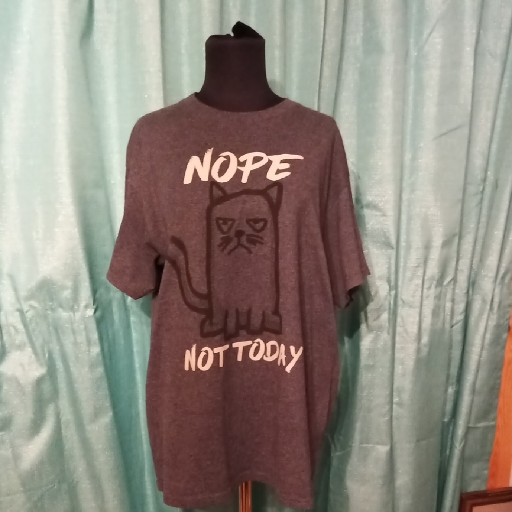 Gray Graphic Cat T-Shirt